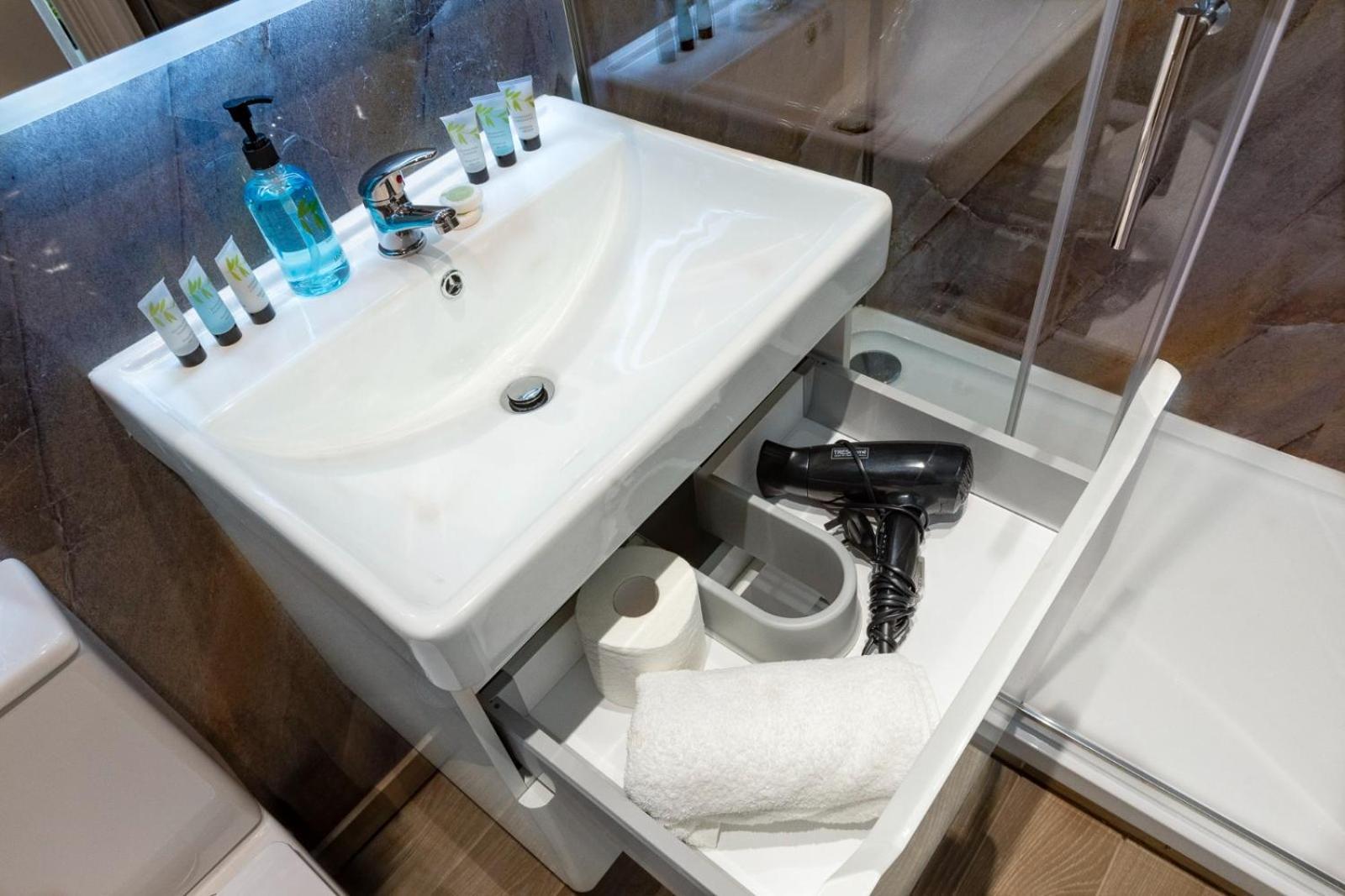 Whyte Harte Hotel Redhill  Dış mekan fotoğraf