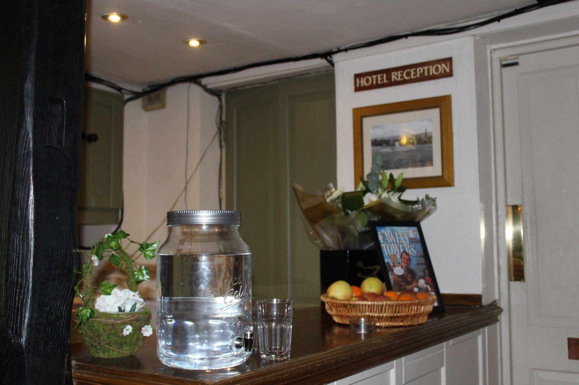 Whyte Harte Hotel Redhill  Dış mekan fotoğraf